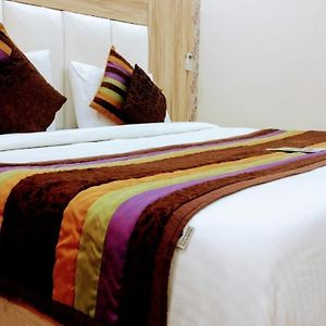 Hotel Mahal Deluxe With Free Drop At Delhi Airport